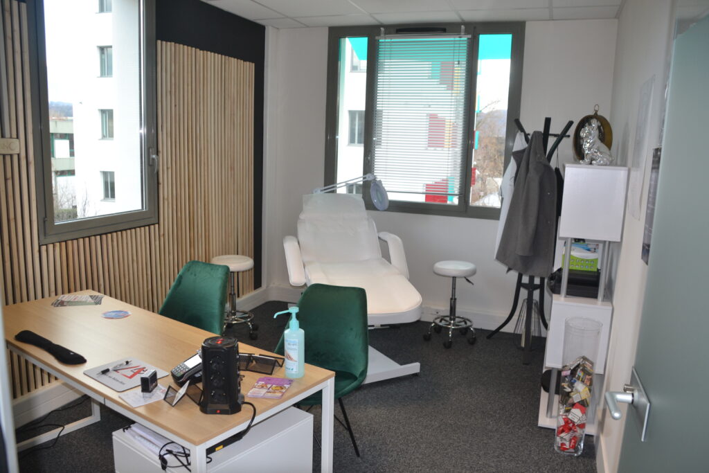 Photographie d'une implantation de centre type LaserAddict